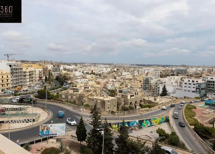 & Spacious Penthouse W/ 1br + View By 360 Estates 아파트