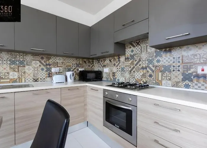 & Spacious Penthouse W/ 1br + View By 360 Estates 음시다