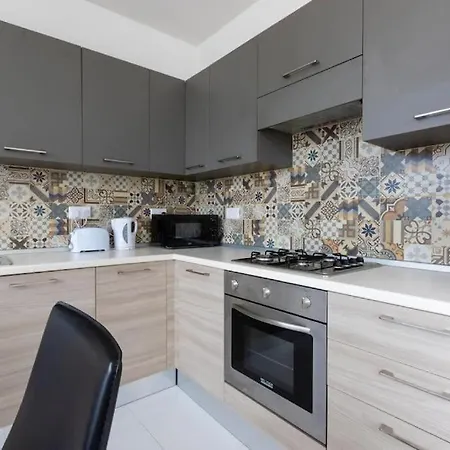 & Spacious Penthouse W/ 1br + View By 360 Estates Msida