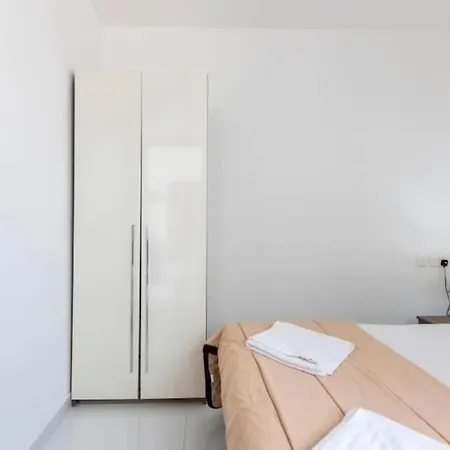 & Spacious Penthouse W/ 1br + View By 360 Estates 公寓
