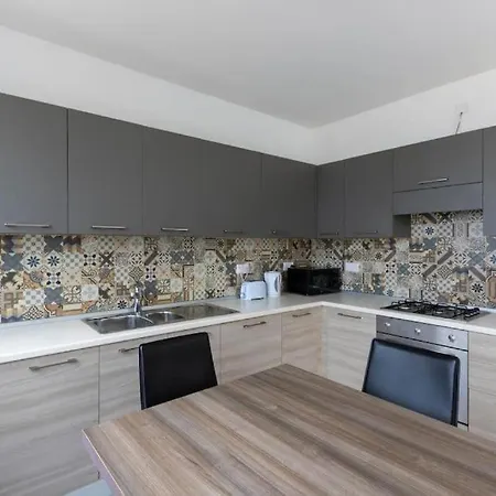 Apartment & Spacious Penthouse W/ 1br + View By 360 Estates