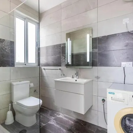 & Spacious Penthouse W/ 1br + View By 360 Estates *