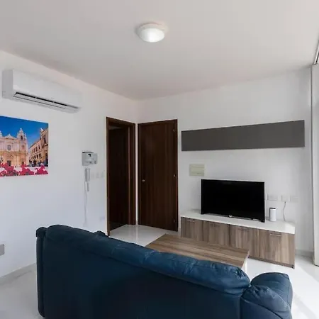 & Spacious Penthouse W/ 1br + View By 360 Estates Apartment *
