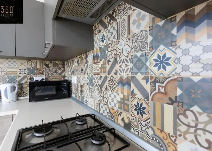 & Spacious Penthouse W/ 1br + View By 360 Estates Apartament