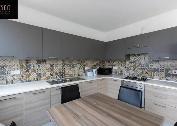 Apartament & Spacious Penthouse W/ 1br + View By 360 Estates