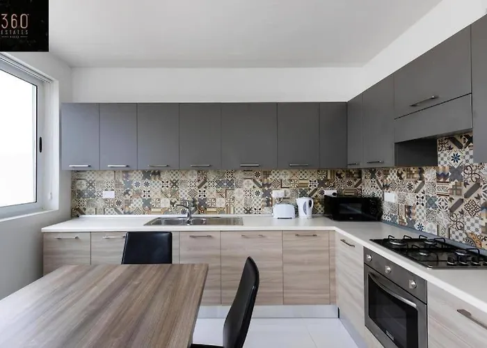 & Spacious Penthouse W/ 1br + View By 360 Estates Apartament